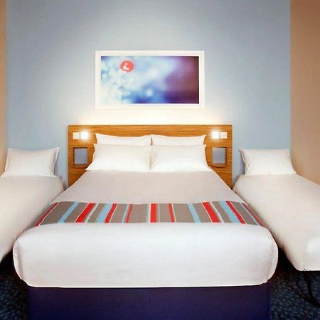 Travelodge Swindon Central Esterno foto