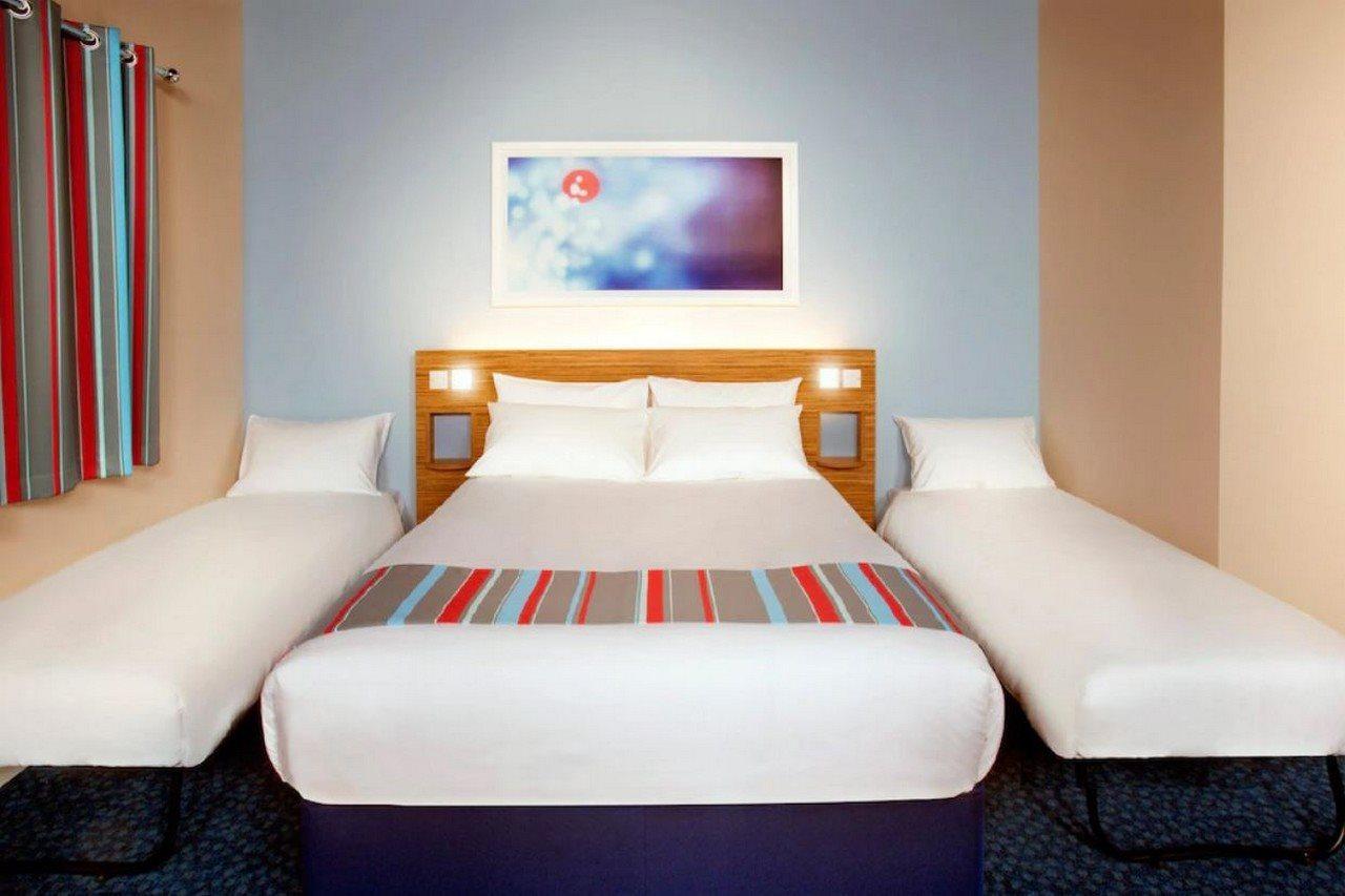 Travelodge Swindon Central Esterno foto